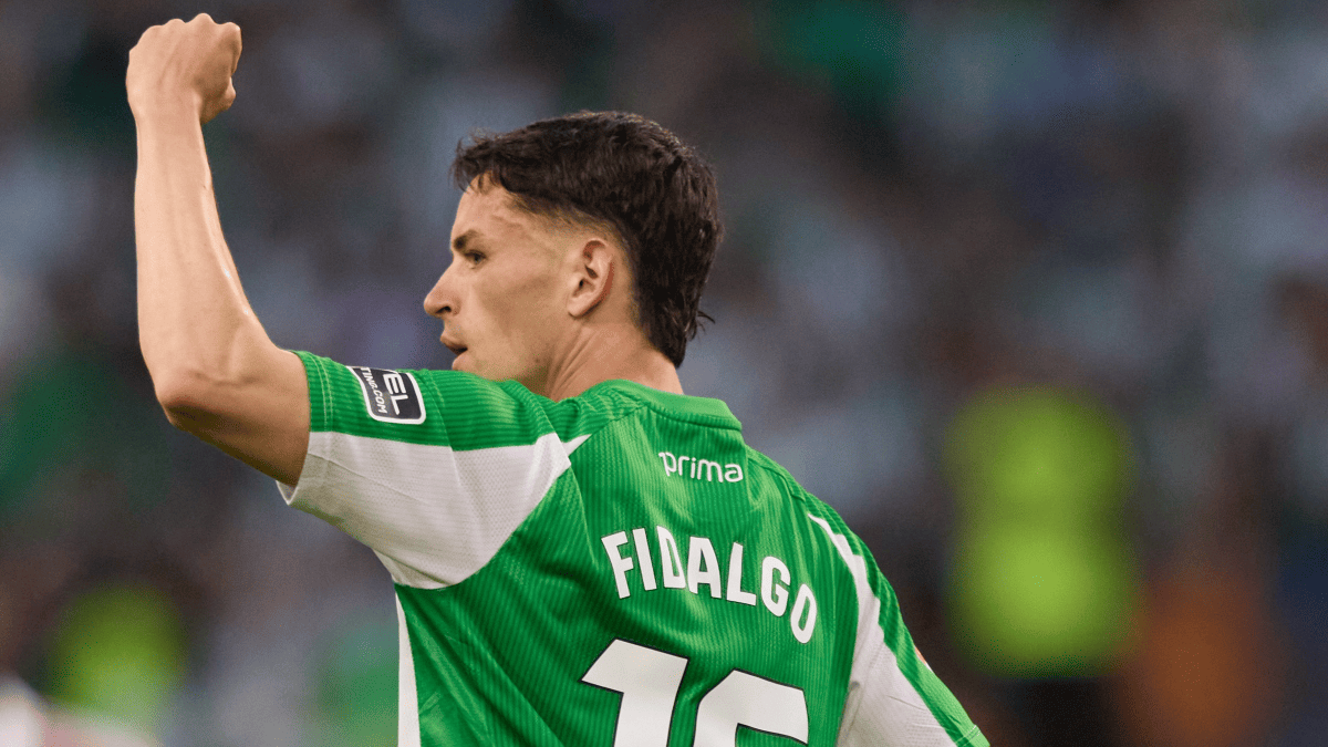Álvaro Fidalgo reacciona durante un partido con el Real Betis en LaLiga. | @RealBetis