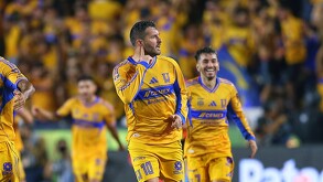 André Pierre Gignac celebrando su gol 190 en su historia en Liga MX.