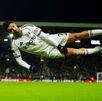 Raúl Jiménez festejando un gol con el Fulham,