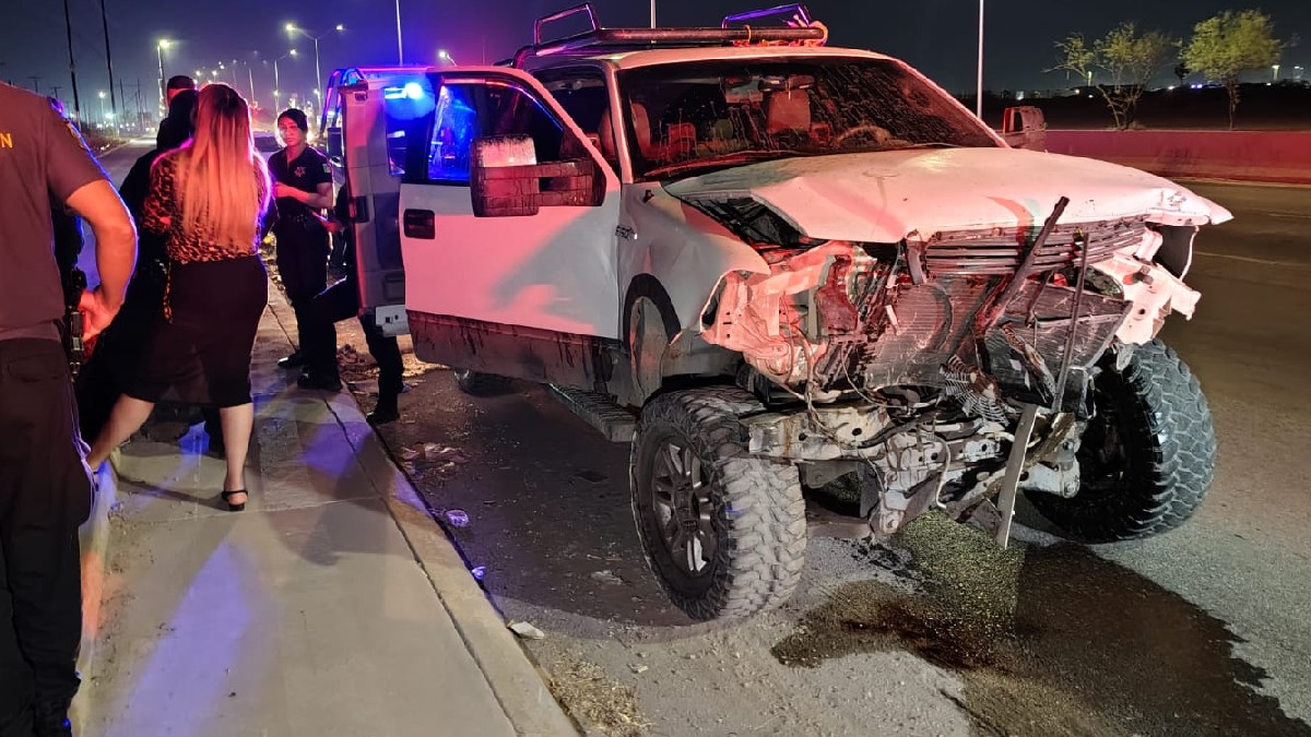 Camioneta pick up destruida tras choque