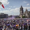 Colectivas en el Zócalo de la Ciudad de México tras la marcha del 8M.