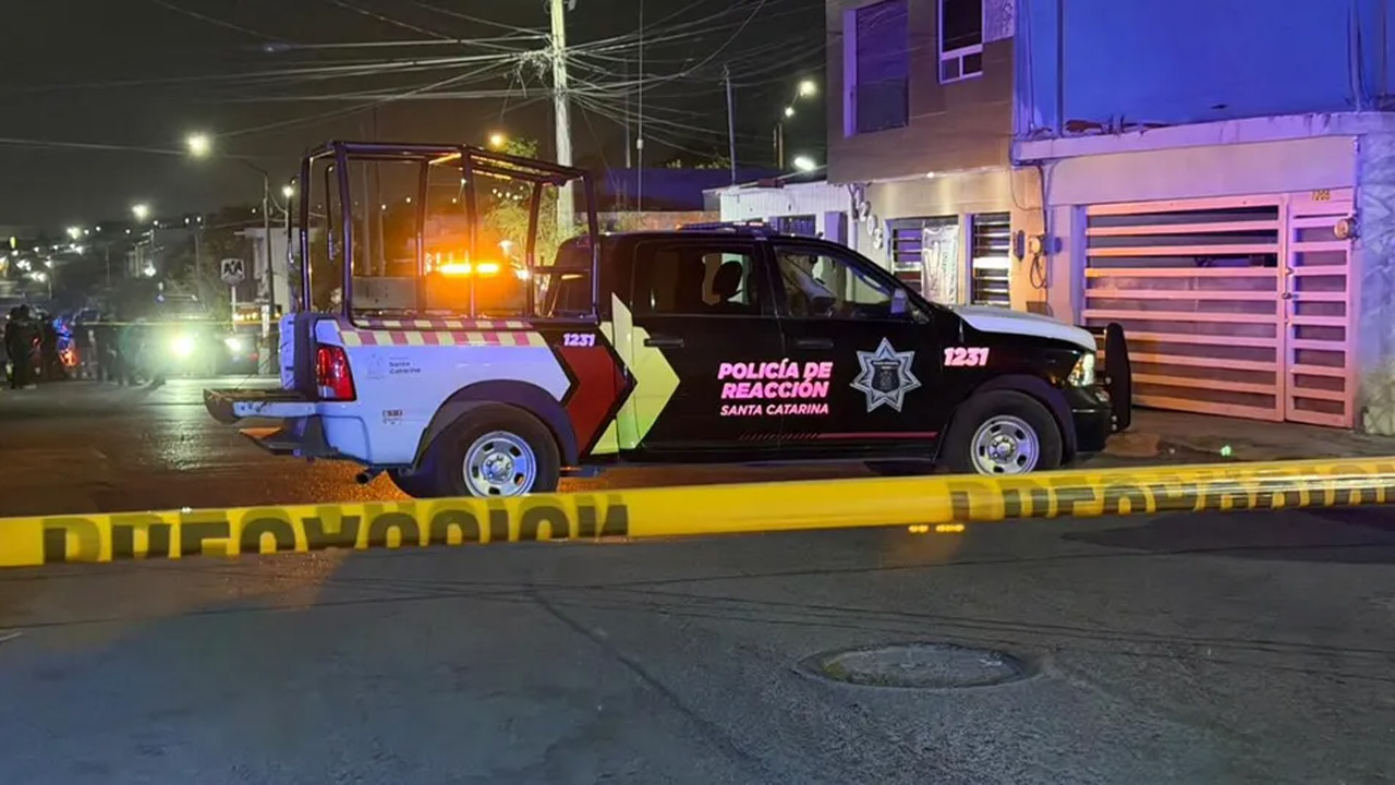 Un hombre fue asesinado a balazos durante la madrugada en la colonia Las Sombrillas, en Santa Catarina.