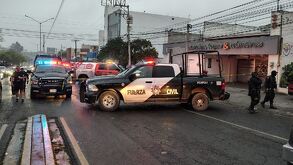 Movilización de policías de Monterrey por asesinato de mecánico.