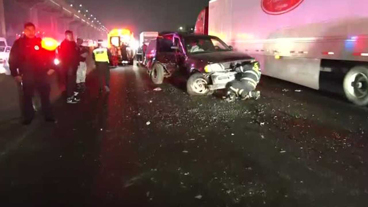 Una carambola entre cuatro vehículos dejó tres personas lesionadas y provocó intenso caos vial en la autopista México‑Puebla.