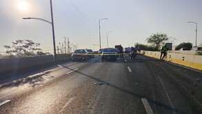 Un hombre murió y al menos seis personas resultaron lesionadas la mañana de este lunes 9 de marzo tras registrarse un aparatoso accidente vial.