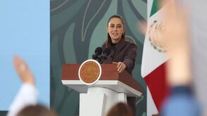 Claudia Sheinbaum y gasolineros buscan acuerdo para costo de gasolina