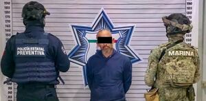 Fotografía del momento en el que recapturaron al preso que se fugó en febrero del penal de San Pedro Cholula.