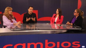 Analistas en mesa de Cambios hablando de violencia contra las mujeres