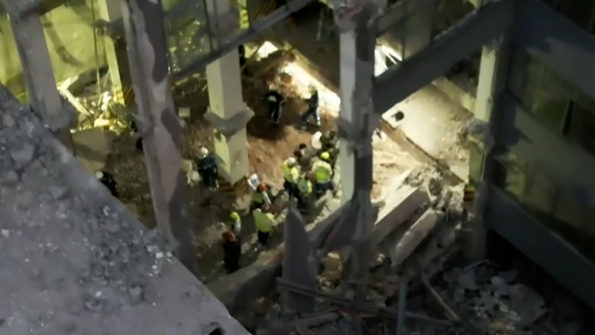 Derrumbe en la alcaldía Cuauhtémoc hoy: Edificio privado se viene abajo en San Antonio Abad. Se reporta un fallecido y heridos tras colapso estructural.