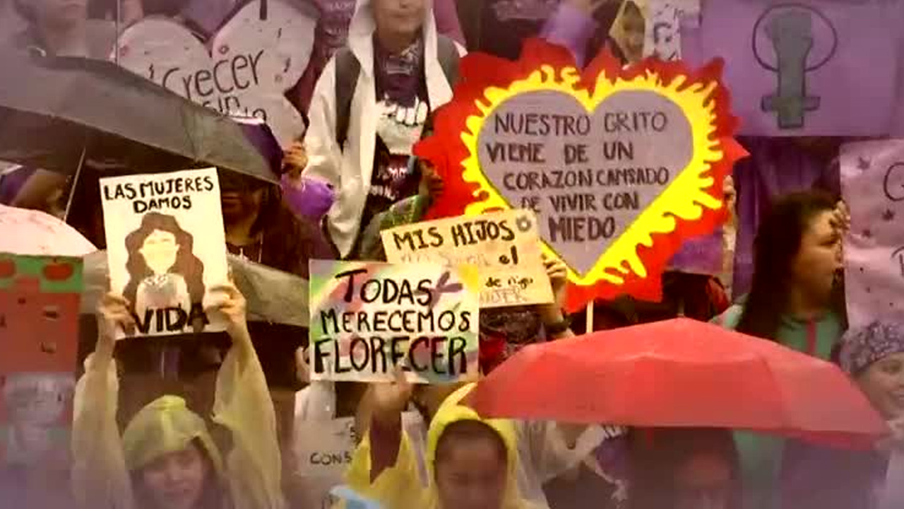 Miles de mujeres y colectivas se concentraron en la Macroplaza para participar en la marcha por el Día Internacional de la Mujer en Monterrey.