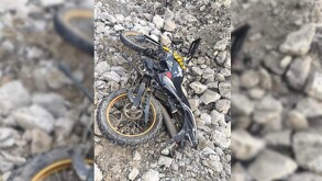Una motociclista murió tras caer desde un puente colapsado en la zona de La Desembocada en Puerto Vallarta.