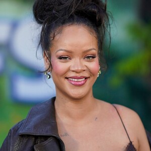 Rihanna en alfombra roja.