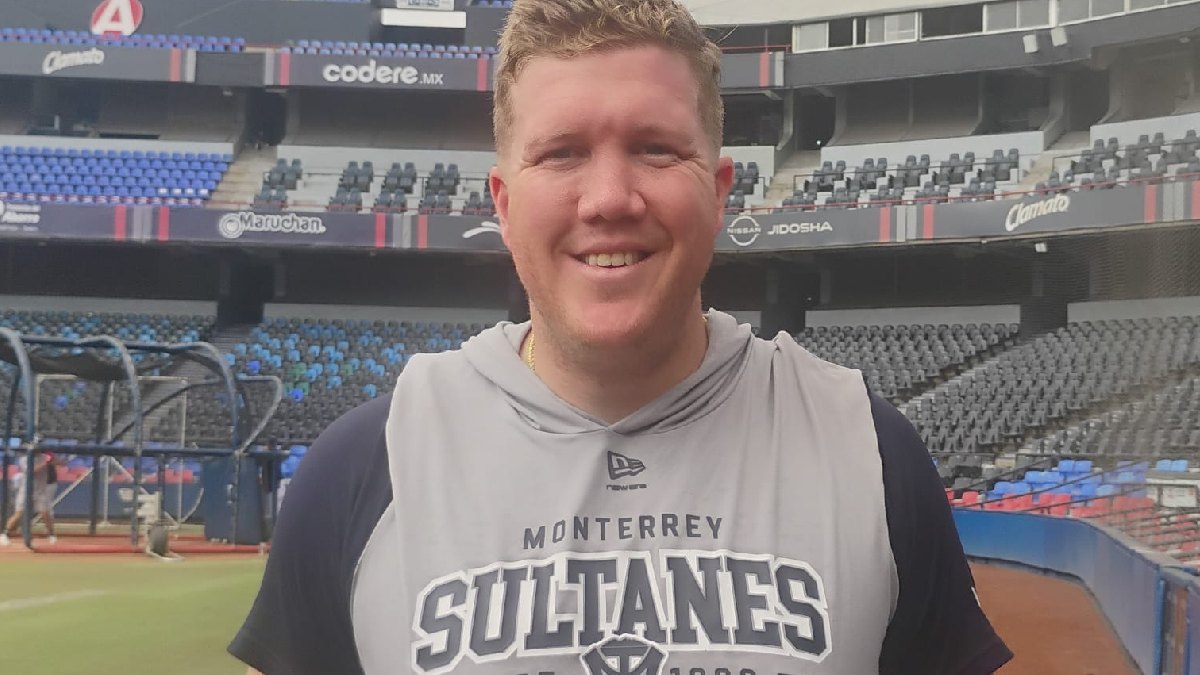 Josh Lester se desempeña como tercera base en Sultanes de Monterrey en la Liga Mexicana de Beisbol.