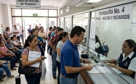 Personas acudiendo a la recaudadora