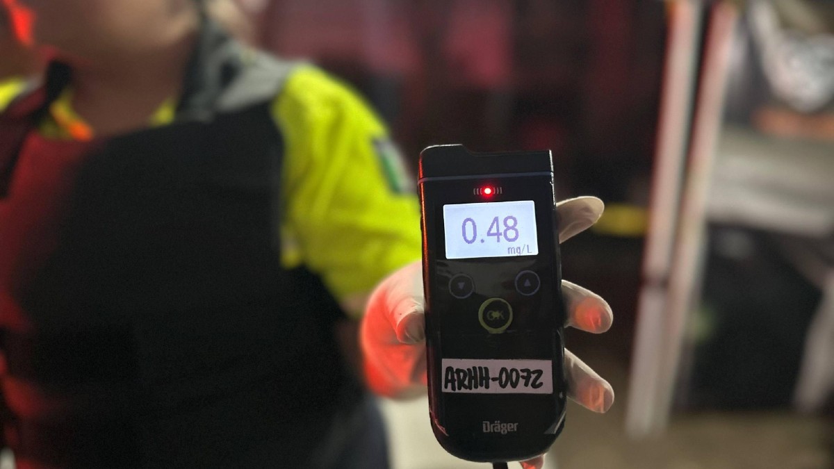 Un conductor fue detenido en Guadalajara tras provocar un choque en la colonia El Bethel mientras manejaba bajo los efectos del alcohol. Dio positivo en la prue