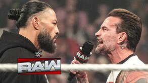 Roman Reigns y CM Punk en un segmento de WWE Raw del 2 de marzo de 2026.