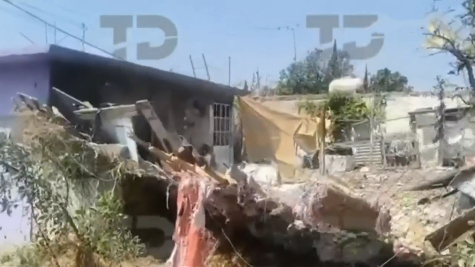 Una explosión en un taller clandestino de pirotecnia en Tultepec, Estado de México, dejó un hombre muerto y graves daños materiales en una vivienda.