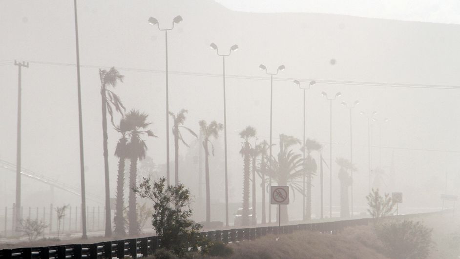 Ola de viento con polvo en la ciudad de Torreón.