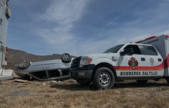 Paramédicos que acudieron a la autopista Saltillo-Torreón brindaron atención al hombre de alrededor de 70 años, quien fue trasladado a la clínica del ISSSTE en