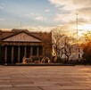 Teatro Degollado al atardecer en Guadalajara con un cielo parcialmente nublado.
