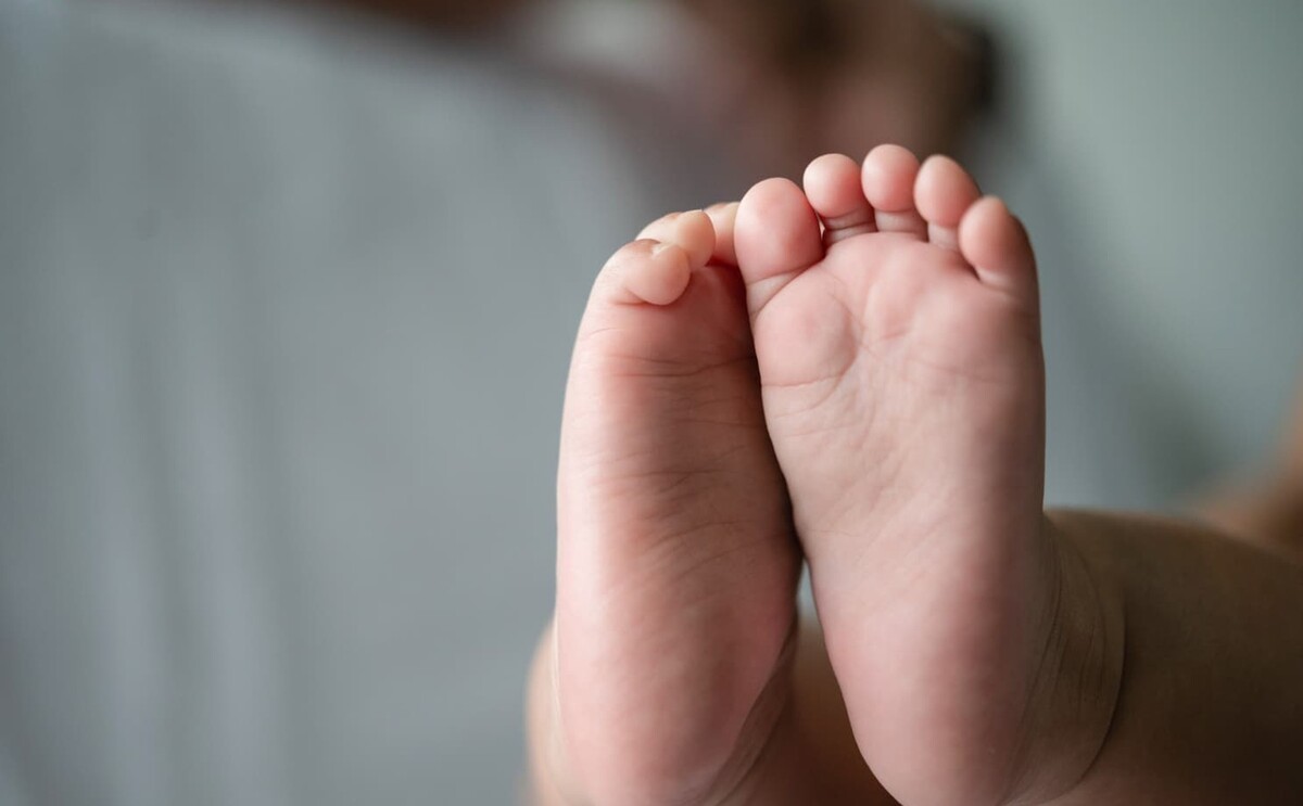Foto genérica de pies de un bebe de 1 año.