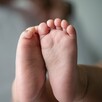 Foto genérica de pies de un bebe de 1 año.