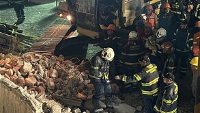 Autoridades capitalinas trabajan para rescatar a todos los atrapados tras derrumbe en San Antonio Abad.