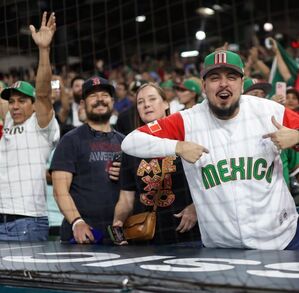Afición mexicana durante el partido contra Estados Unidos en el Clásico Mundial de Beisbol.