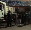 Vecinos de la localidad Los Chirinos vandalizan tienda de presuntos abusadores de joven en Ocoyoacac, Estado de México.
