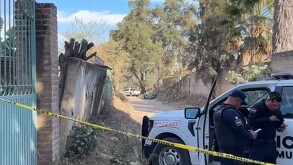 El cuerpo fue hallado dentro de la cajuela del automóvil tras controlar las llamas.