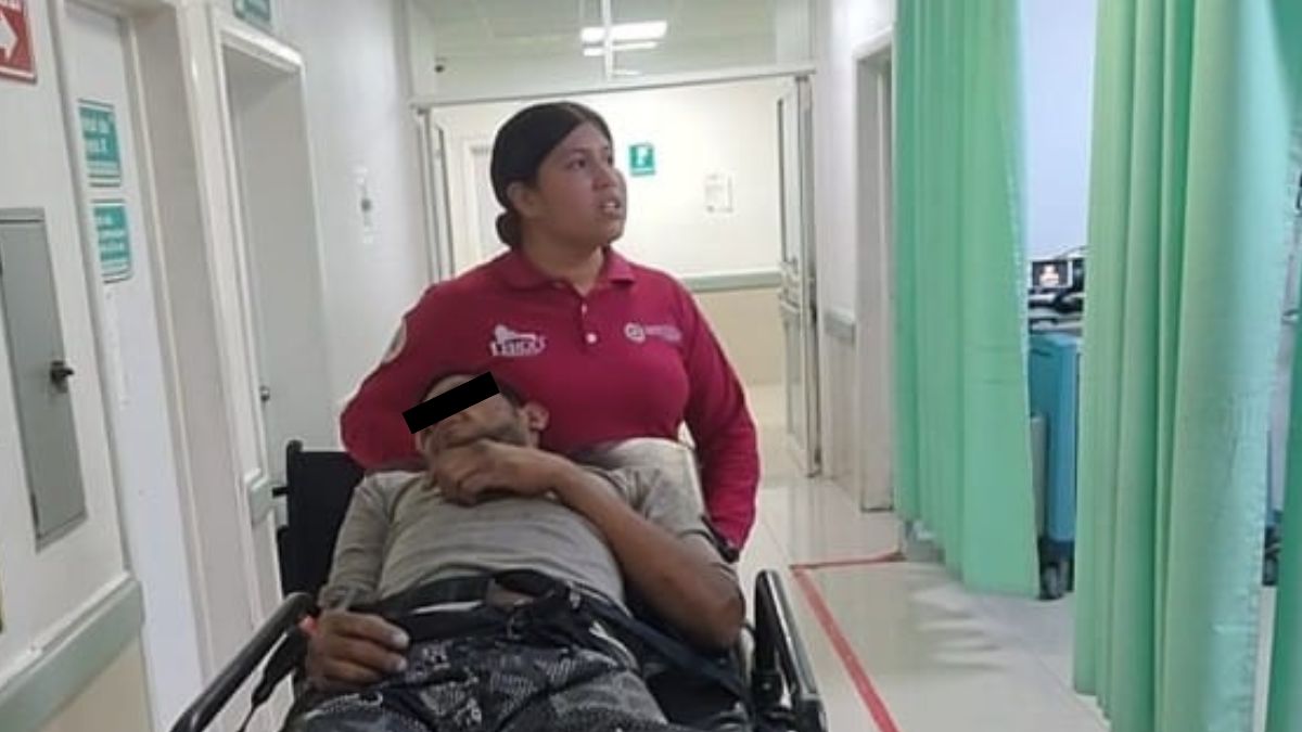 Joven de 28 años atropellado y siendo atendido.