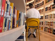 Interno en Cereso leyendo y estudiando.