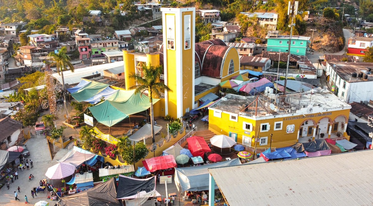 Aspecto del municipio de Candelaria Loxicha, en Oaxaca, visto desde las alturas.