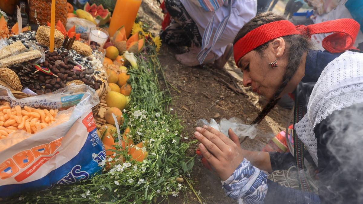 Ritual de ofrenda al Popocatépetl de comunidades cercanas a Puebla por el cumpleaños del Popocatépetl 12 de marzo