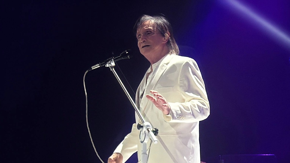 Roberto Carlos cantando en Monterrey