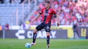 Rodrigo Schlegel volverá a la defensa de Atlas FC tras cumplir un partido de suspensión.