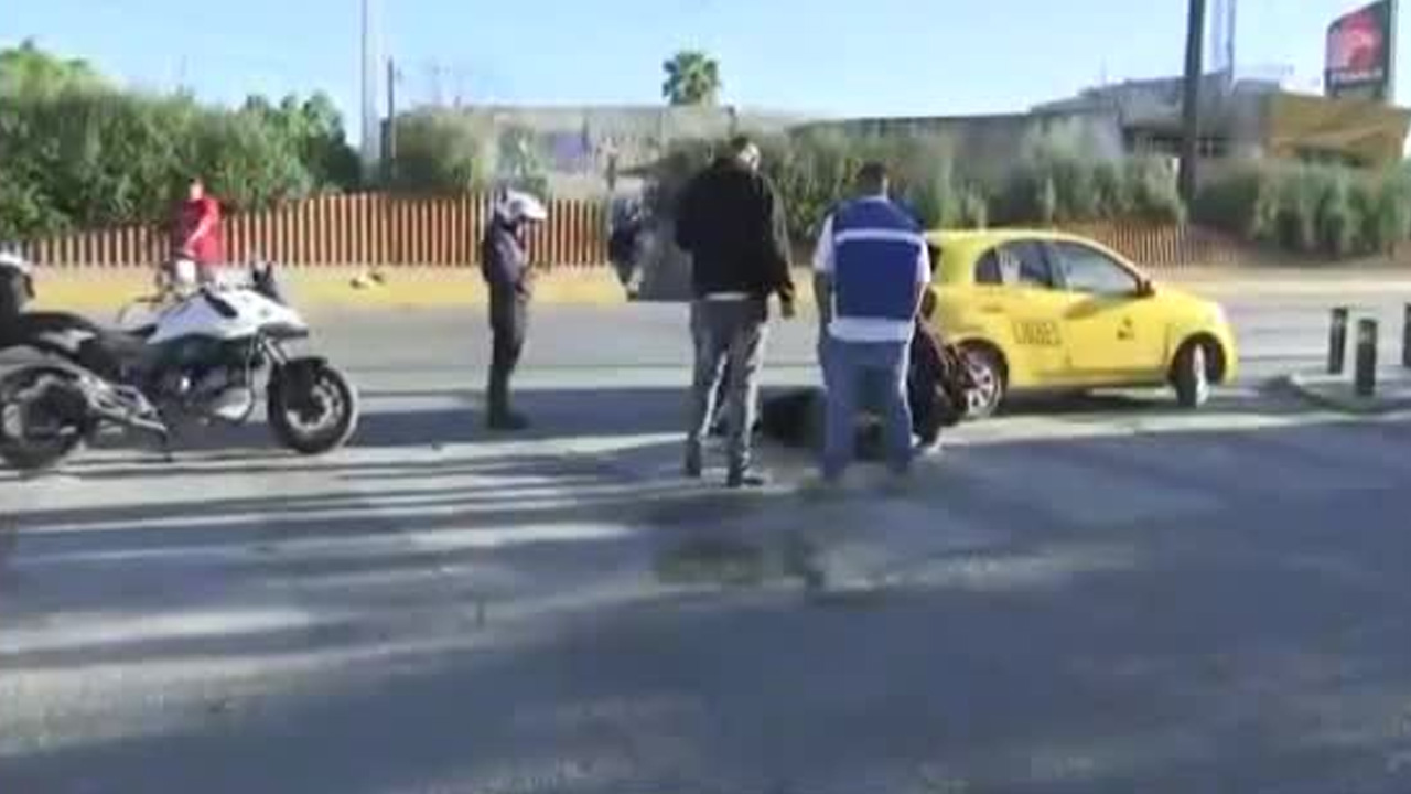 La movilidad en el sector centro de Torreón se vio interrumpida de manera abrupta la mañana de este miércoles, tras registrarse un atropellamiento.