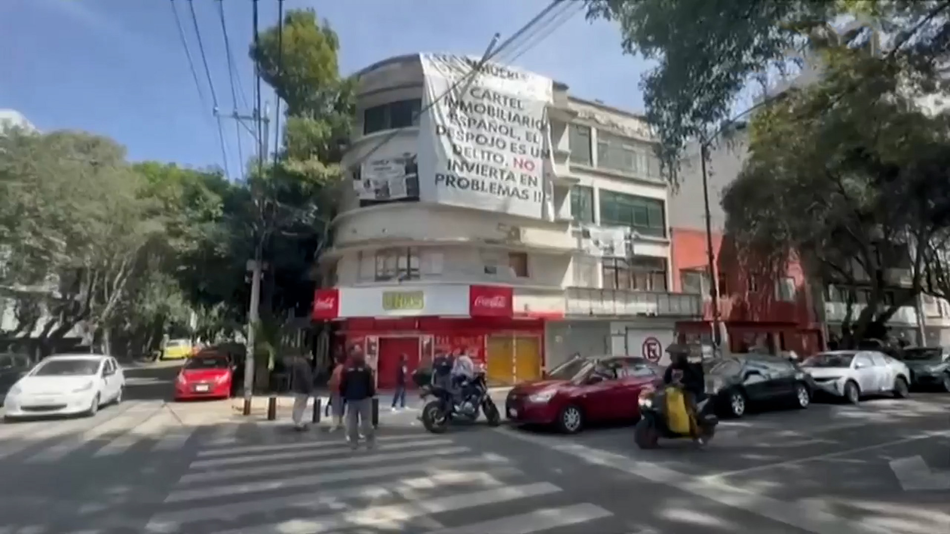 Operativo de la Fiscalía en la colonia Narvarte falla tras presentarse un amparo federal. Familias y adultos mayores resisten el desalojo en La Morena 250.