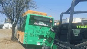 Conductor de la Ruta 219 falleció tras sufrir un infarto mientras circulaba por la avenida Miguel Alemán en Apodaca