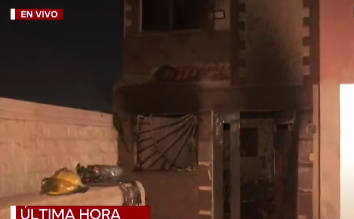 Captura de las cámaras de Telediario en donde se ven los bomberos apagando el fuego.