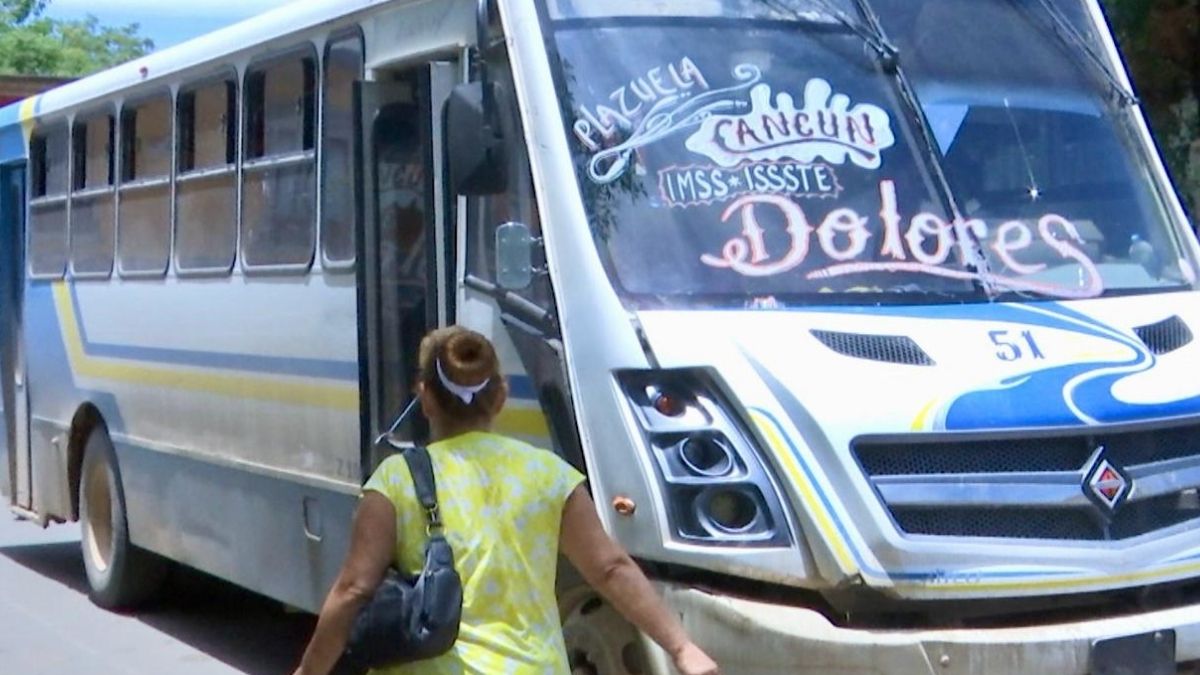 Camión apedreado en Durango