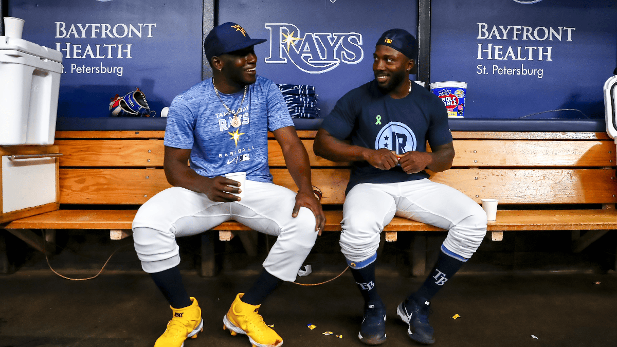Randy Arozarena convive con su hermano Raiko Arozarena durante una reunión. | @RaysBaseball