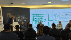 El Secretario de Movilidad desestima bajas en transporte y apuesta por un modelo europeo para Nuevo León pese a quejas de usuarios.