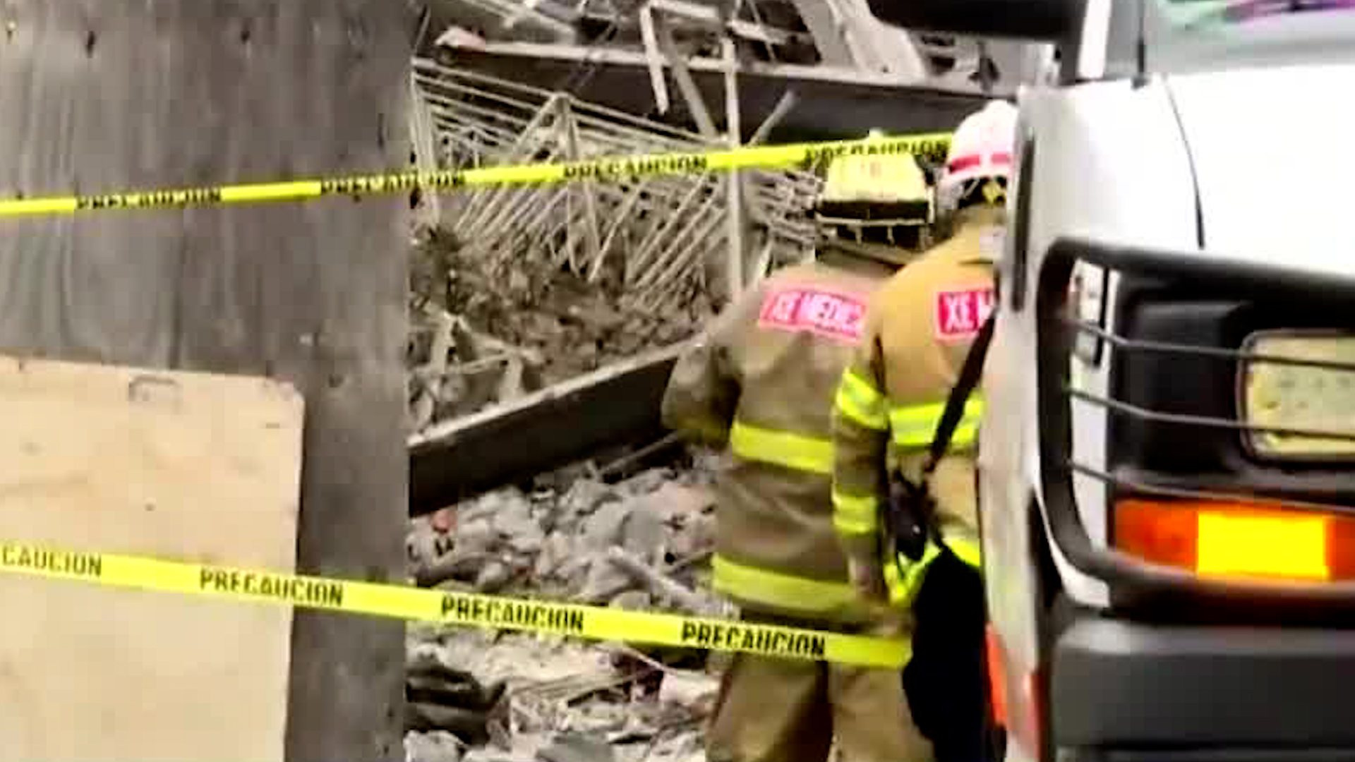 Tras el derrumbe de un edificio en San Antonio abad, la alcaldesa de Cuauhtémoc señaló irregularidades en los permisos.