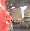 Un tráiler chocó y arrastró varios metros a un automóvil en la autopista México–Querétaro.