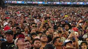 Personas en el Vive Latino en el Estadio GNP