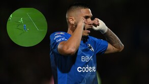 Djuka en la celebración de su primer gol como delantero de Rayados.