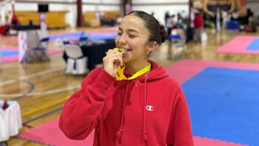 La estudiante de la FES Aragón, Paula Andrea, puso en alto al Estado de México después de obtener la medalla de oro en el Campeonato Centroamericano de Karate.