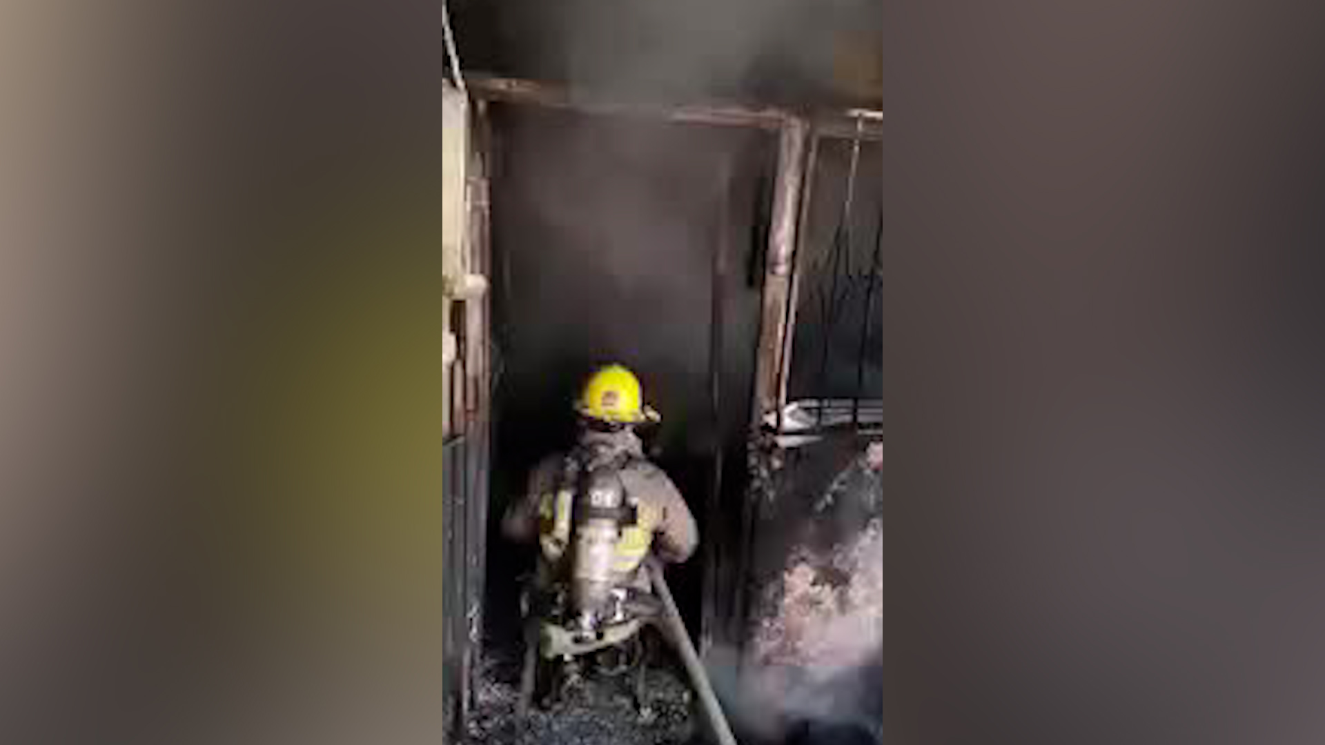 El incendio avanzó con rapidez hasta consumir la vivienda.