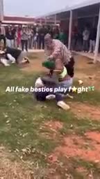 La docente se convirtió en el blanco de ataques directos por parte de los estudiantes.